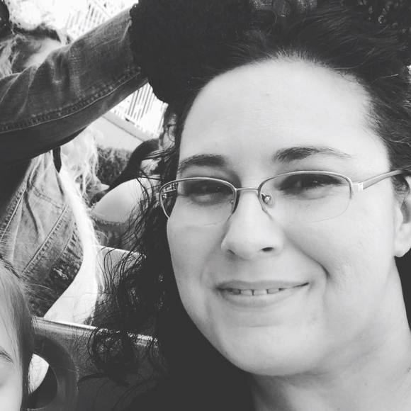 Meet your Posher, Melissa - Picture 1 of 1